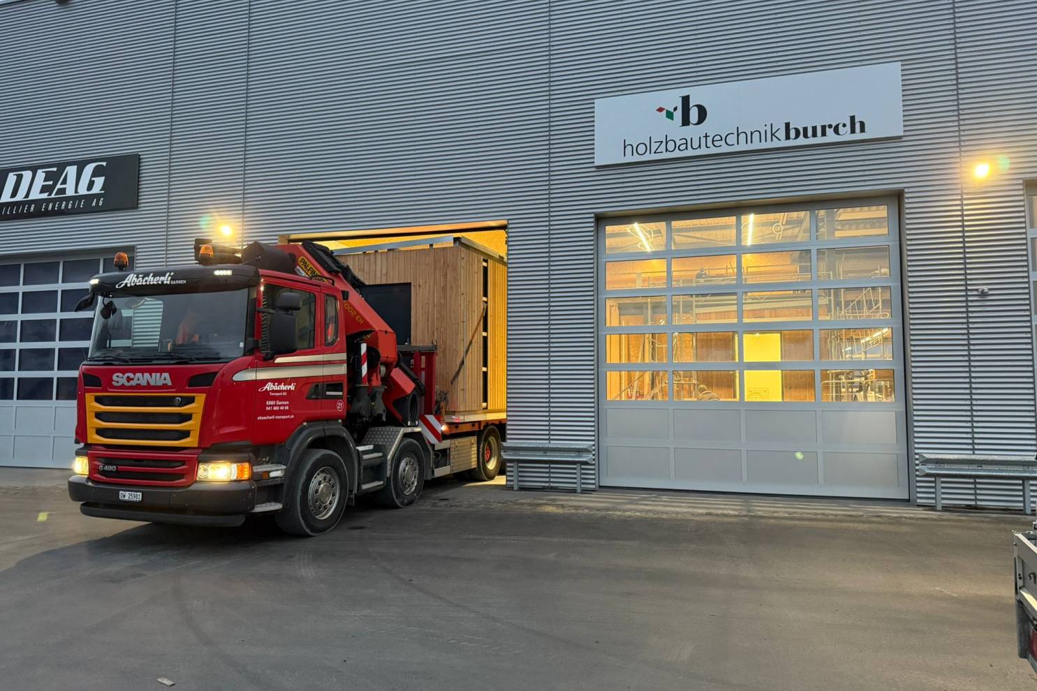 ZUSAMMENBAU SOCKEL- UND AUFBAUELEMENT - TECHNIKKABINE